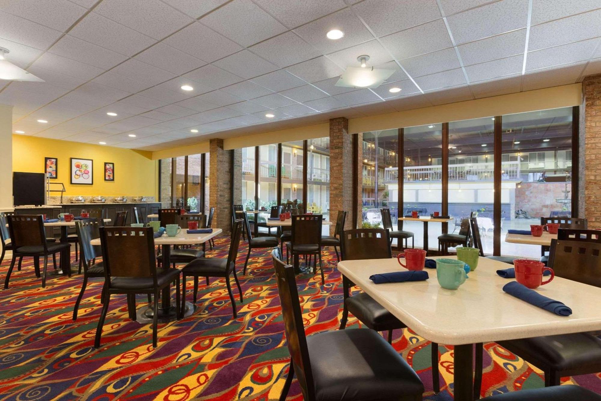 Park By Radisson Sharon Inn West Middlesex