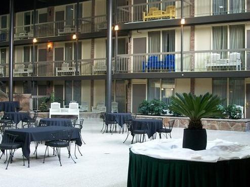 Park By Radisson Sharon West Middlesex